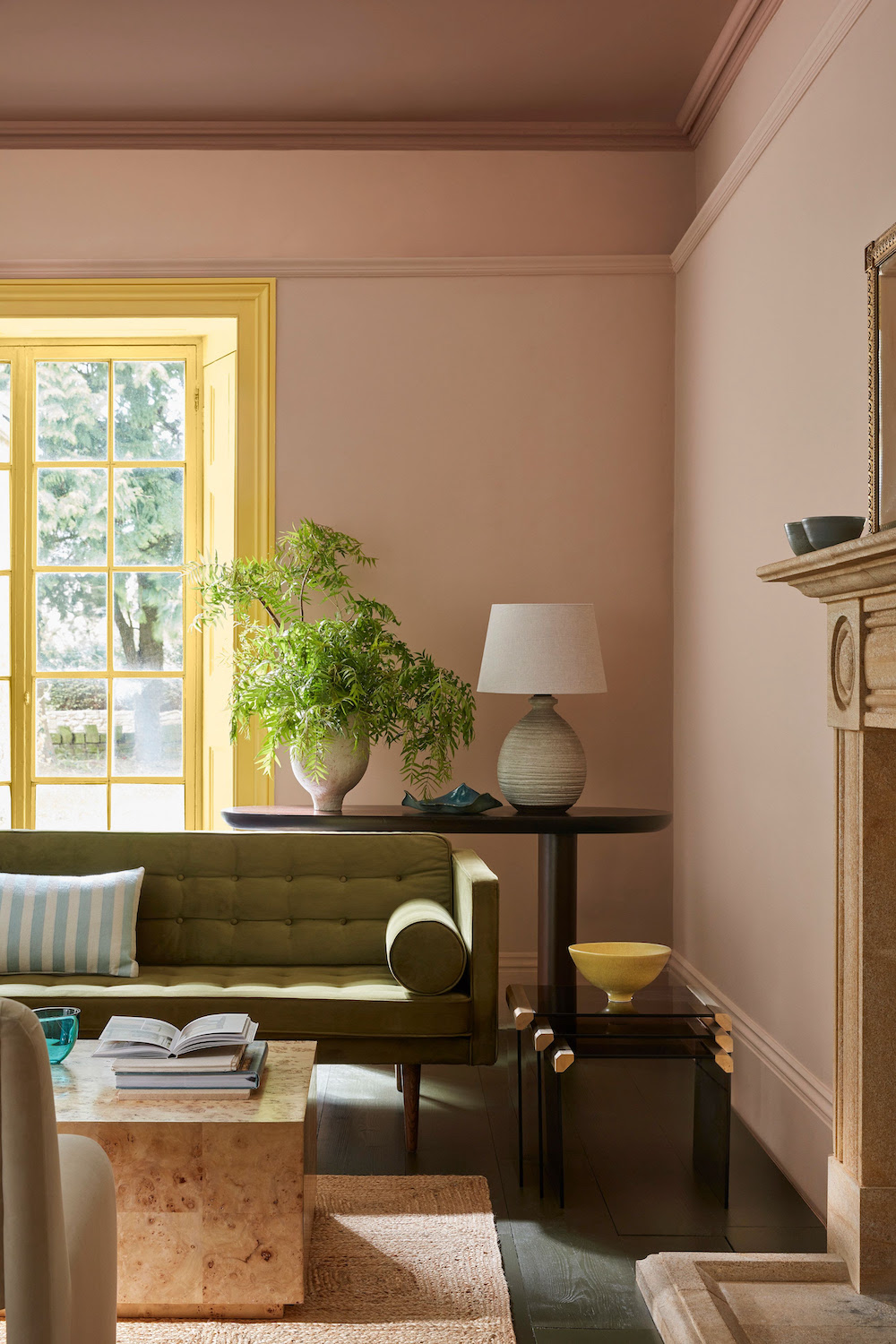 Foto Steun Pink Ribbon met behang en verf van Little Greene FotoSteun Pink Ribbon met behang en verf van Little Greene